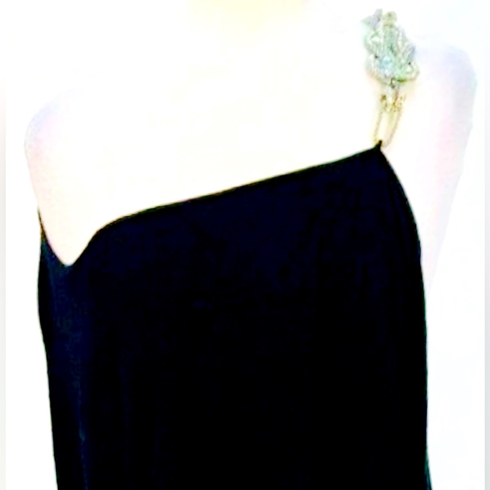 🎁NWT Cache Black Shawl Top with Metal Shoulder Detail🎁